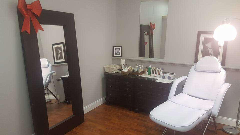 Hair Attraction | 627 Main St, Monroe, CT 06468, USA | Phone: (203) 268-9230