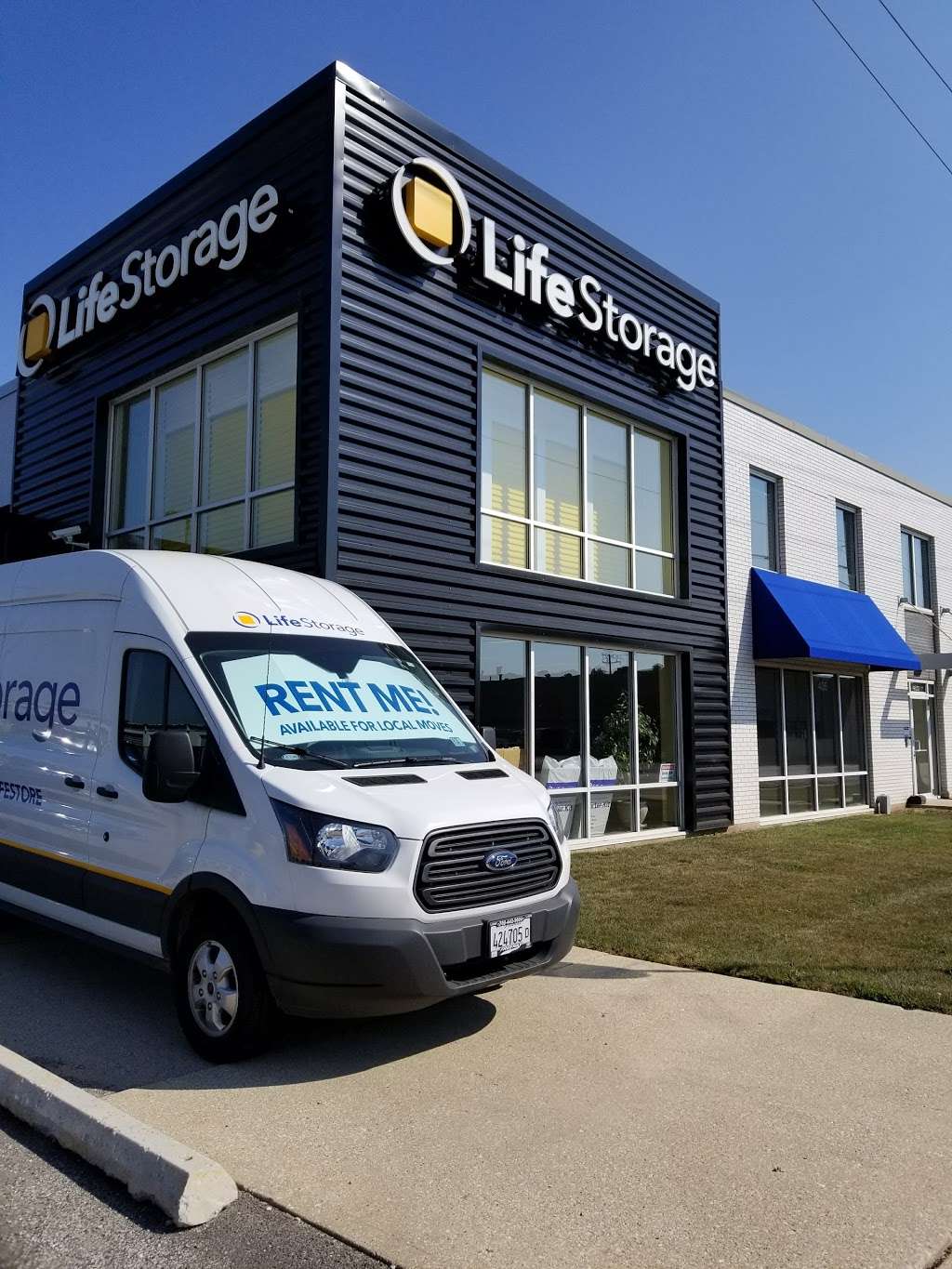 Life Storage | 405 Shawmut Ave, La Grange, IL 60525, USA | Phone: (708) 304-4986