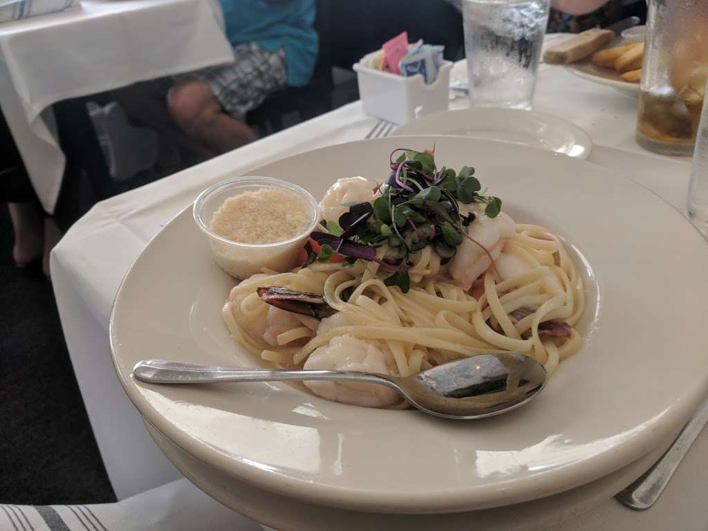 Howards Seafood Restaurant | 13500 Baltic Ave, Long Beach Township, NJ 08008, USA | Phone: (609) 492-2319