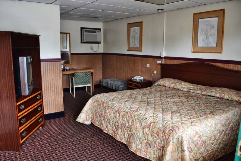 Cleveland Motel | 17027 Euclid Ave, Cleveland, OH 44112, USA | Phone: (216) 531-3121