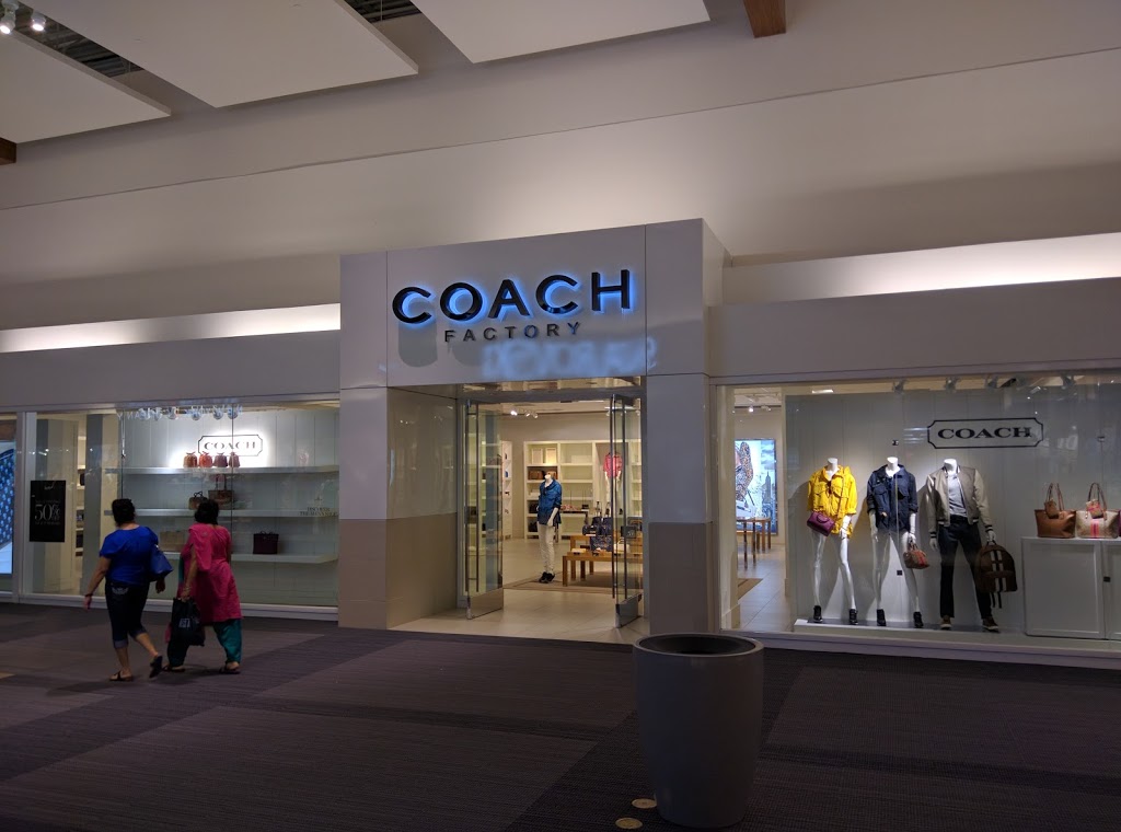 COACH Outlet | 3000 Grapevine Mills Pkwy Space 209A, Grapevine, TX 76051, USA | Phone: (972) 355-8984