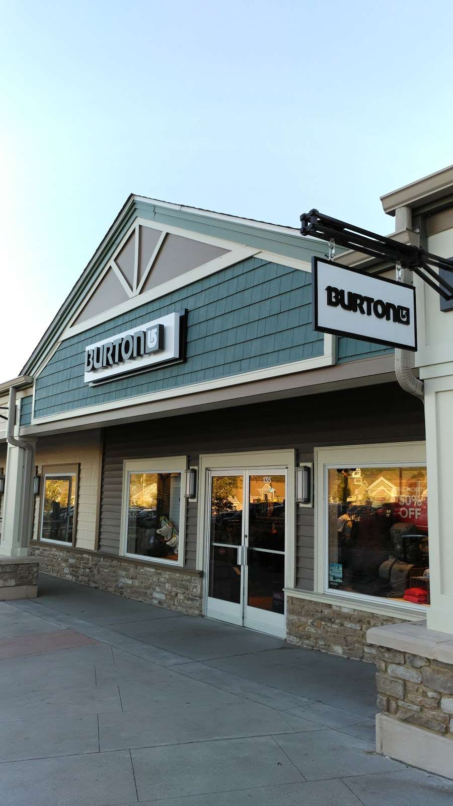 Burton Snowboards Outlet Store | 135 Marigold Ct, Central Valley, NY 10917, USA | Phone: (845) 789-5600
