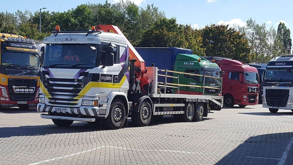 South Mimms Truck Stop | St Albans Rd, Potters Bar EN6 3NE, UK | Phone: 01707 649998