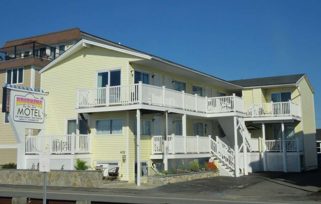 Breakers By the Sea | 409 Ocean Blvd, Hampton, NH 03842, USA | Phone: (603) 926-7702