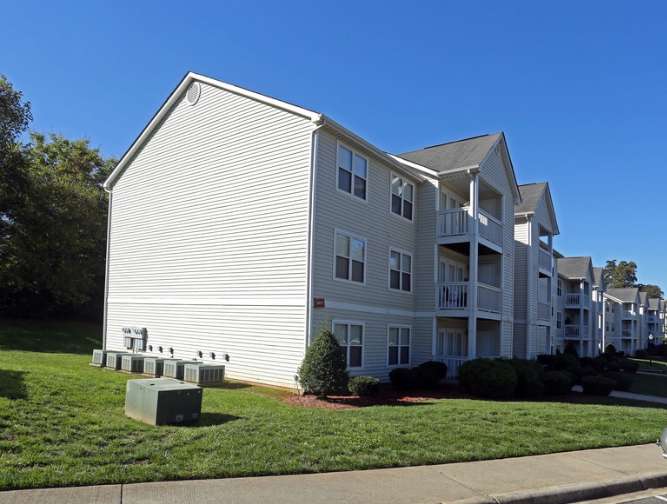 River Front Apartments | 3012 Riverchase Dr, Mt Holly, NC 28120, USA | Phone: (704) 820-0205