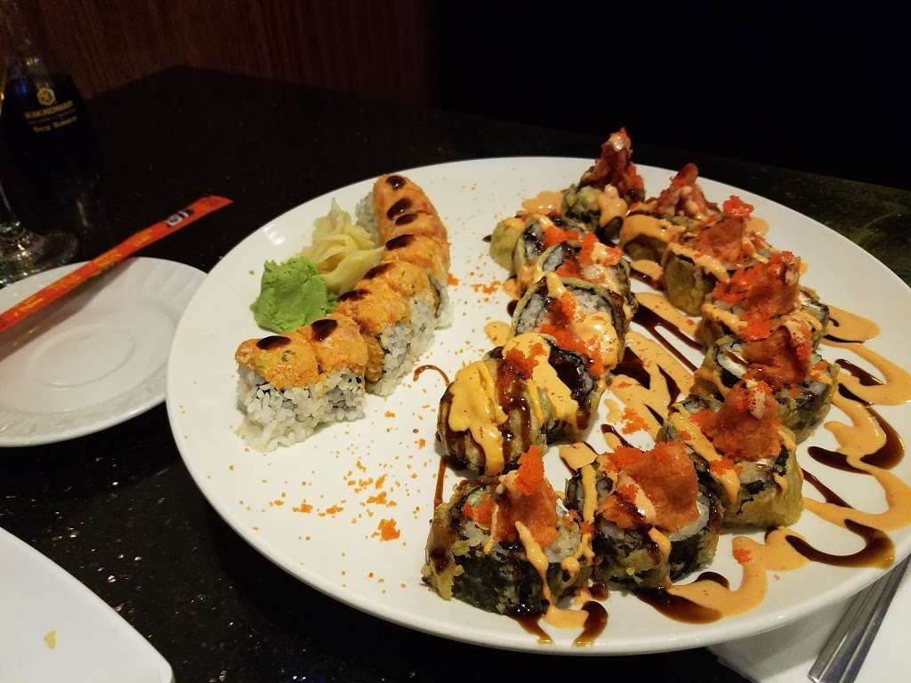 Thai Chili & Sushi | D, 16221 E 40th Ave, Denver, CO 80239 | Phone: (303) 307-1119