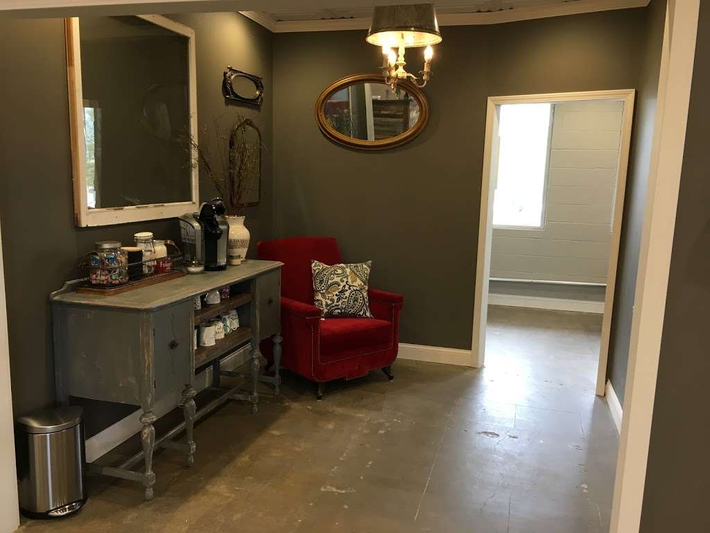 ReVamped Salon Spa and Boutique | 3782, 704 W Main St, Blue Springs, MO 64015 | Phone: (816) 988-7566