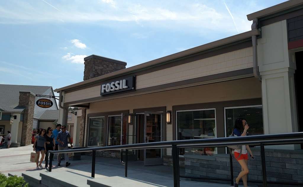 Fossil Outlet Store | WOODBURY COMMON PREMIUM OUTLETS 155 Marigold Court, Central Valley, NY 10917 | Phone: (845) 657-3654