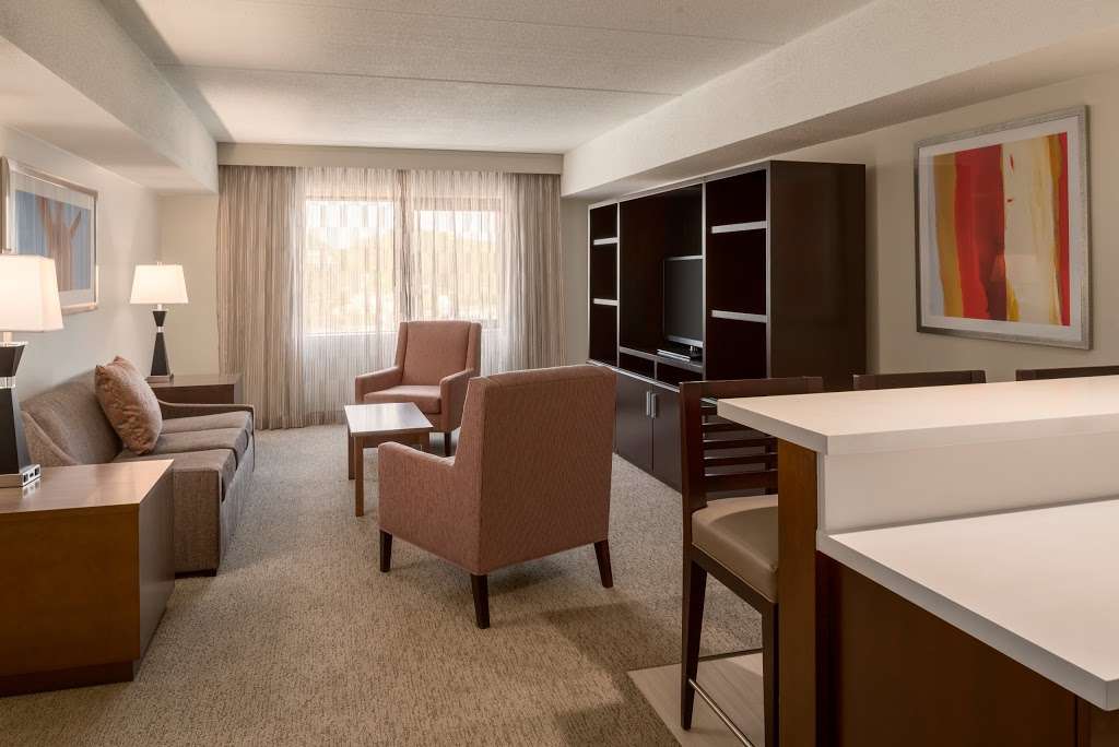 Embassy Suites by Hilton Milwaukee Brookfield | 1200 S Moorland Rd, Brookfield, WI 53005, USA | Phone: (262) 782-2900