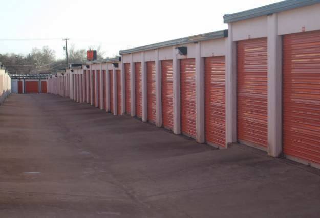 Alamo Dependable Self Storage | 2855 Fort Worth Ave, Dallas, TX 75211, USA | Phone: (214) 333-4539