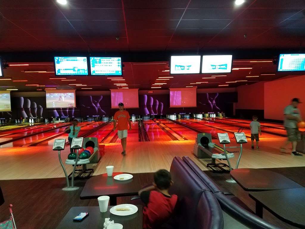 Max Bowl Humble | 2390 Wilson Rd, Humble, TX 77396, USA | Phone: (281) 540-2800