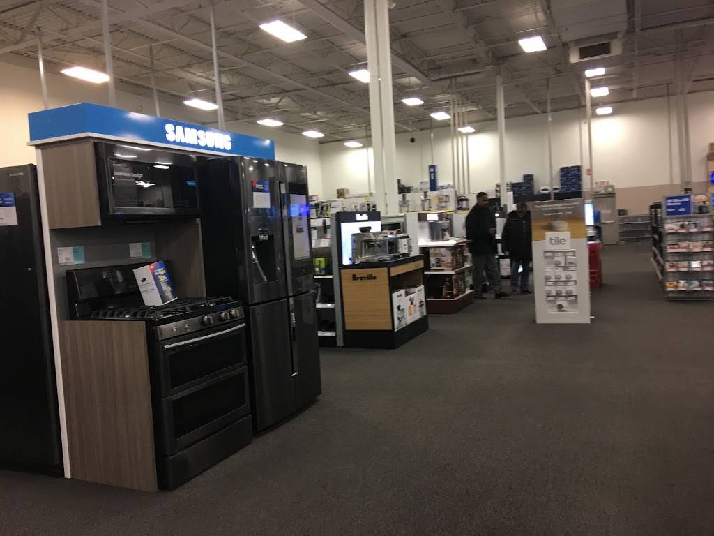 Best Buy | 16221 Ford Rd, Dearborn, MI 48126, USA | Phone: (313) 240-6655