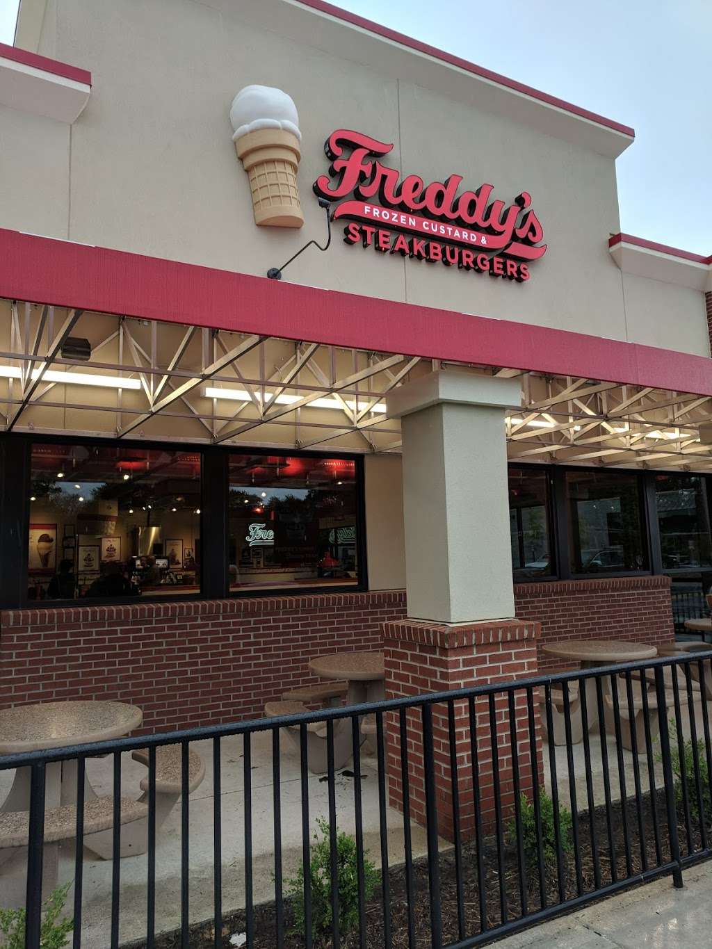 Freddys Frozen Custard & Steakburgers | 1611 Jefferson Davis Hwy, Fredericksburg, VA 22401, USA | Phone: (540) 993-1331