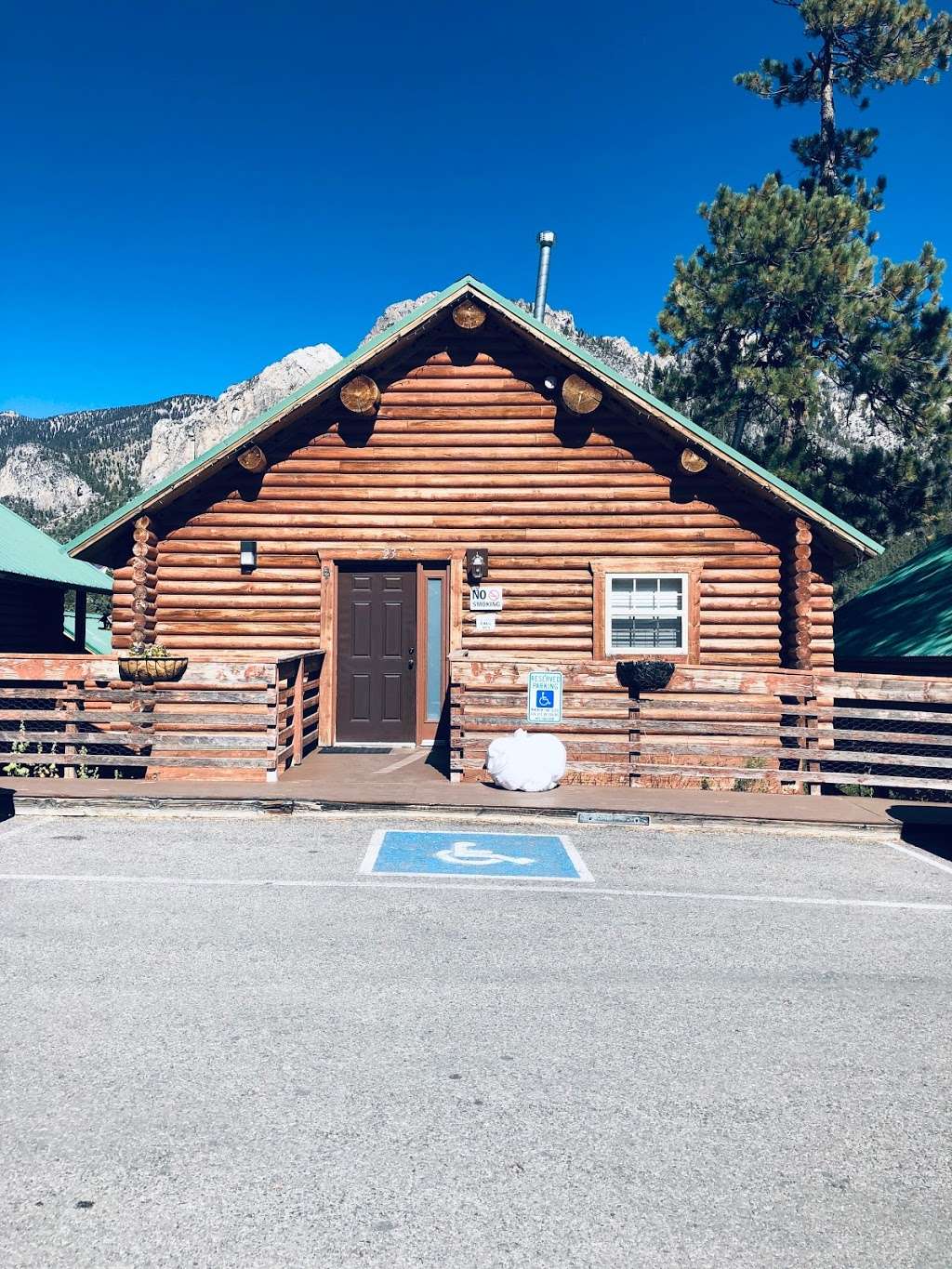 Mt Charleston Lodge | 5375 Kyle Canyon Rd, Las Vegas, NV 89124, USA | Phone: (702) 872-5408