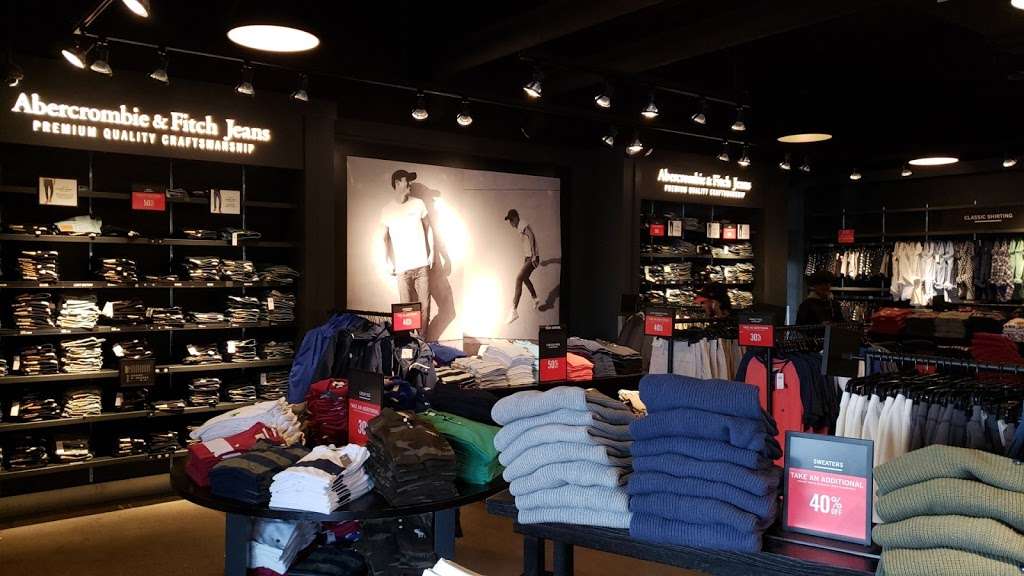 Abercrombie & Fitch | 321 Nut Tree Rd Ste 304, Vacaville, CA 95687, USA | Phone: (707) 451-7409