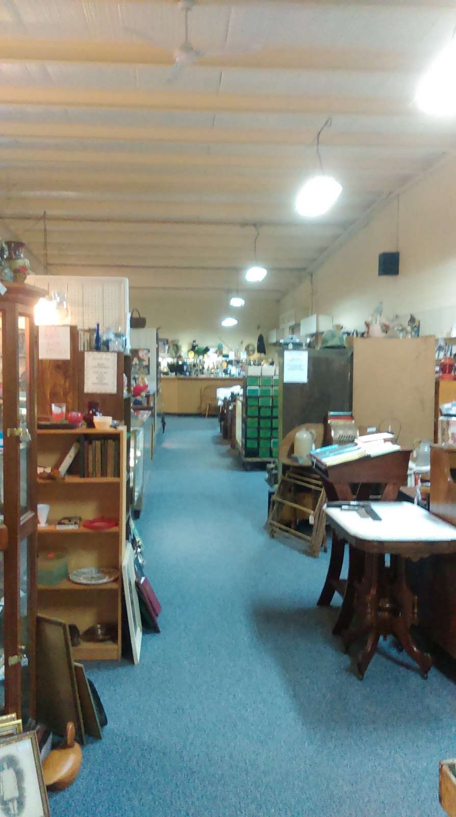 Antique Crossroads | 20150 National Pike, Hagerstown, MD 21740 | Phone: (301) 739-0858