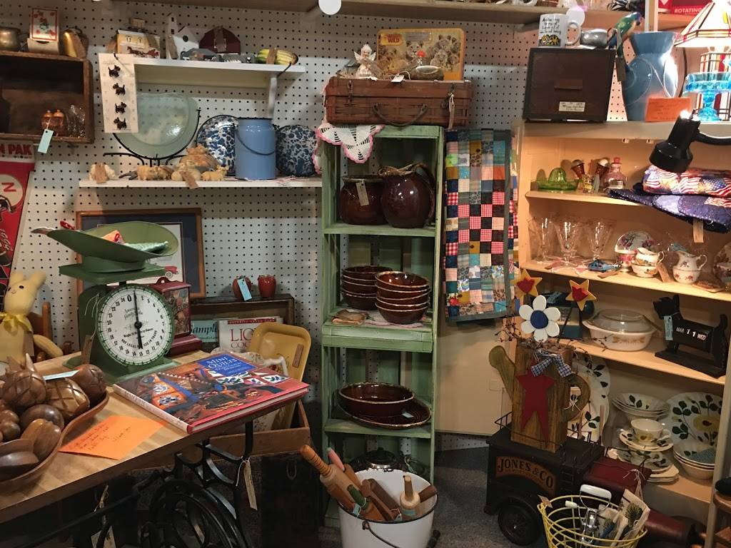 Aardvark Antique Mall | 5800 Arbor Rd, Lincoln, NE 68517, USA | Phone: (402) 464-5100