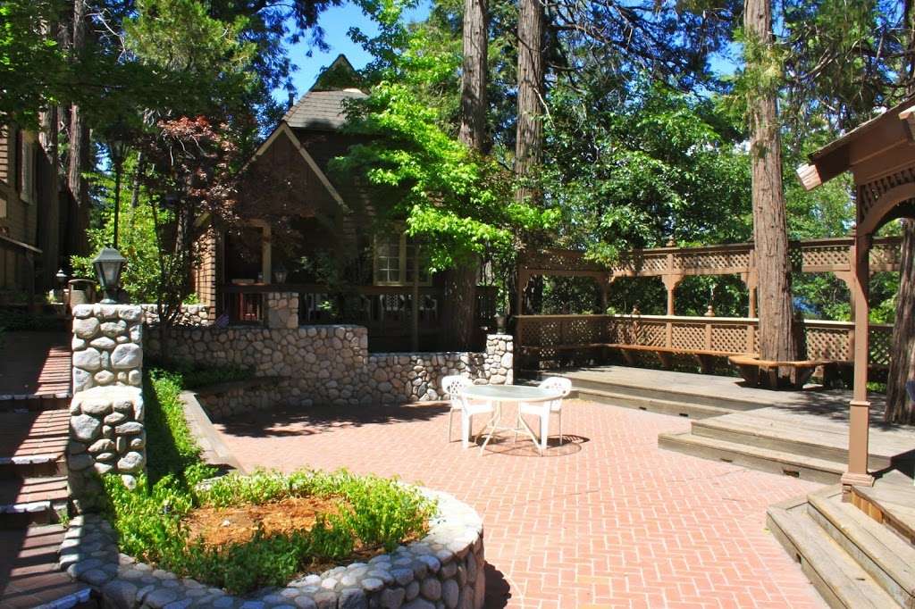 Saddleback Inn | 300 CA-173, Lake Arrowhead, CA 92352, USA | Phone: (909) 336-3571