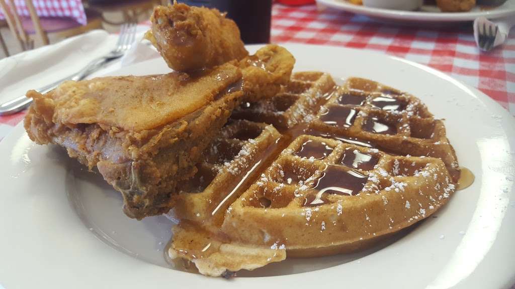 Paul Smythes Twisted Fried Chicken And Waffles | 145 Windsor Hwy, New Windsor, NY 12553, USA | Phone: (845) 784-4414