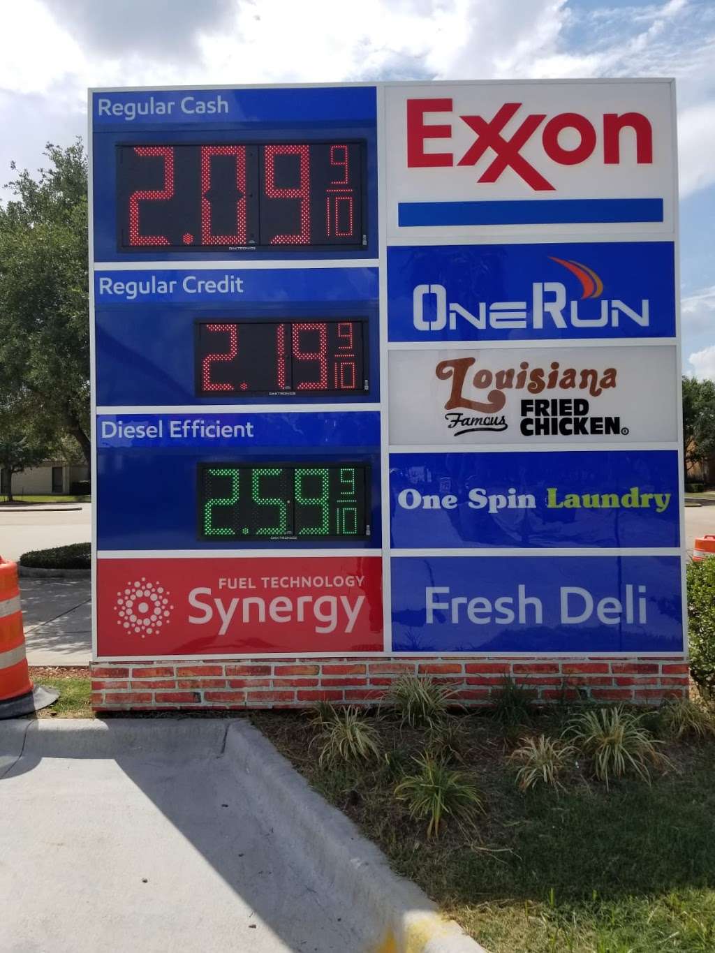 Exxon | 2347 S Kirkwood Rd ste b, Houston, TX 77077, USA | Phone: (346) 219-2639