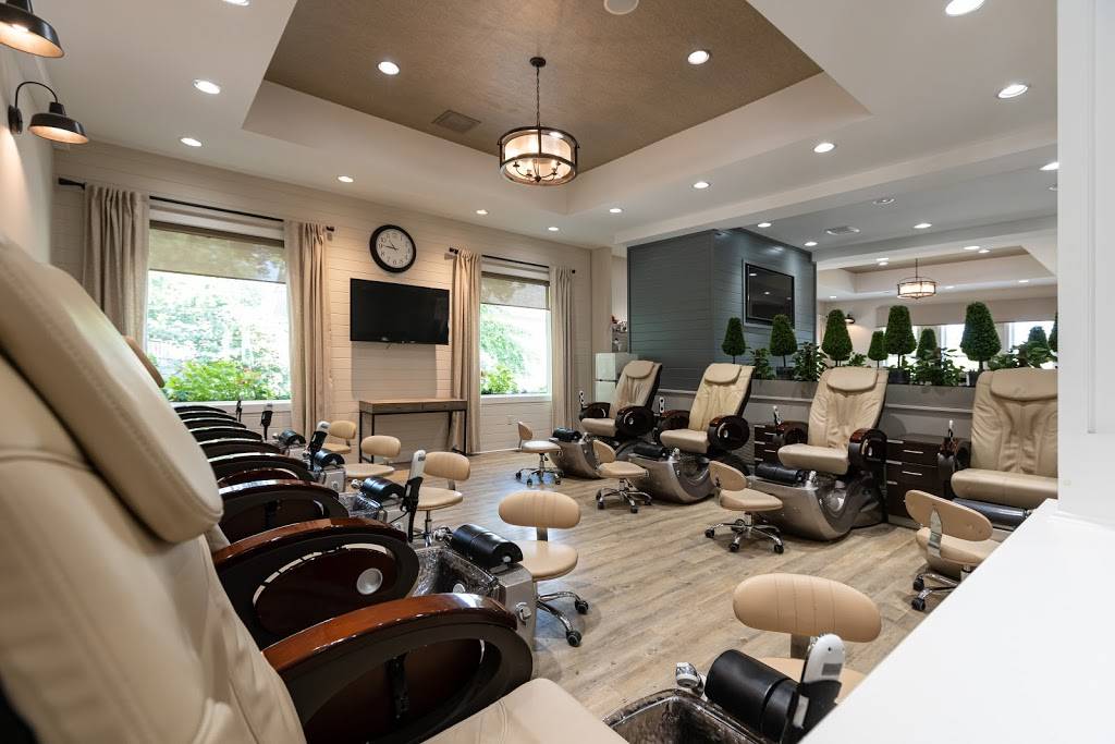 Deluxe Nail Salon and Spa | 7835 Camargo Rd, Cincinnati, OH 45243, USA | Phone: (513) 429-3110