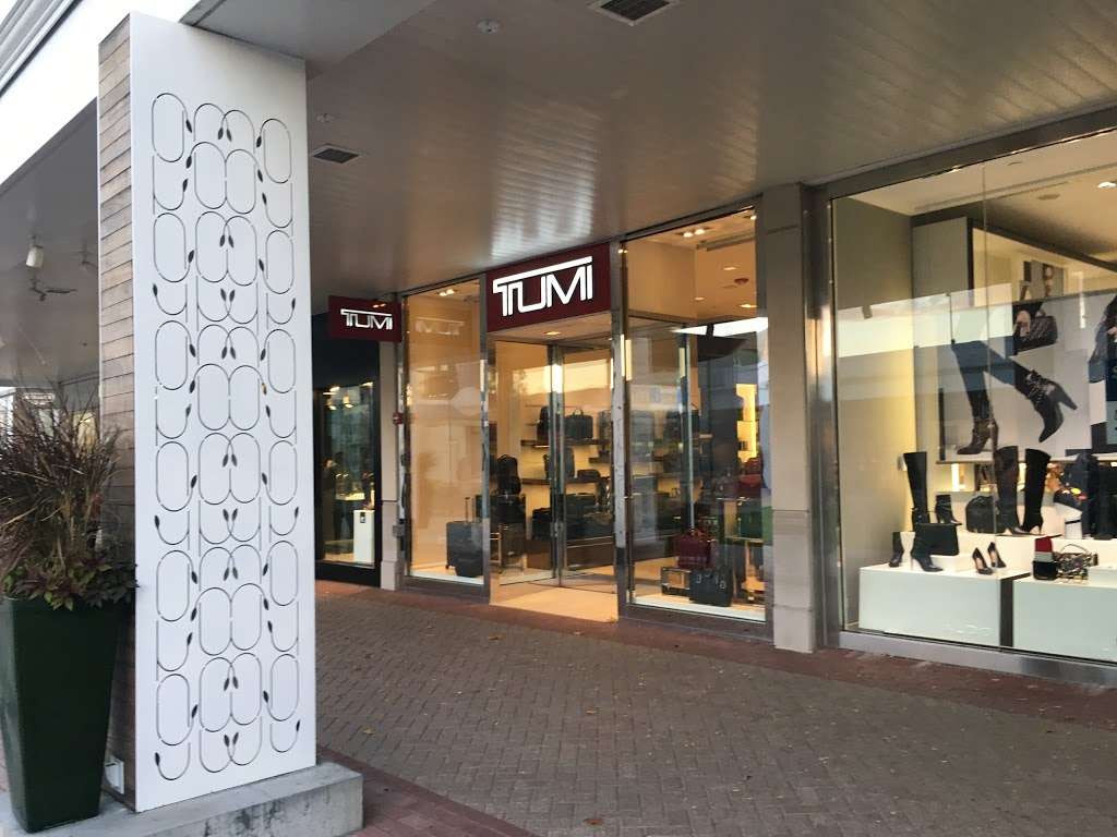 TUMI Store - Old Orchard | 4999 Old Orchard Shopping Center, Skokie, IL 60077, USA | Phone: (847) 675-2467