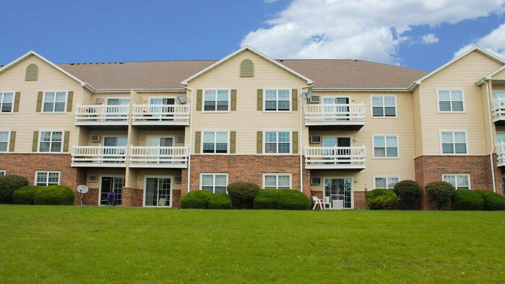 Riverwood Apartments | 10916 75th St, Kenosha, WI 53142, USA | Phone: (262) 694-0600