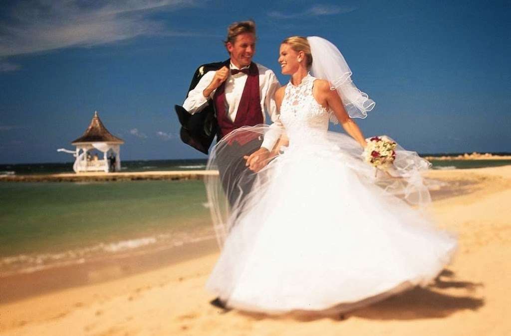 Wedding and Honeymoon Planners | 14074 Trade Center Dr, Fishers, IN 46038, USA | Phone: (317) 770-2200