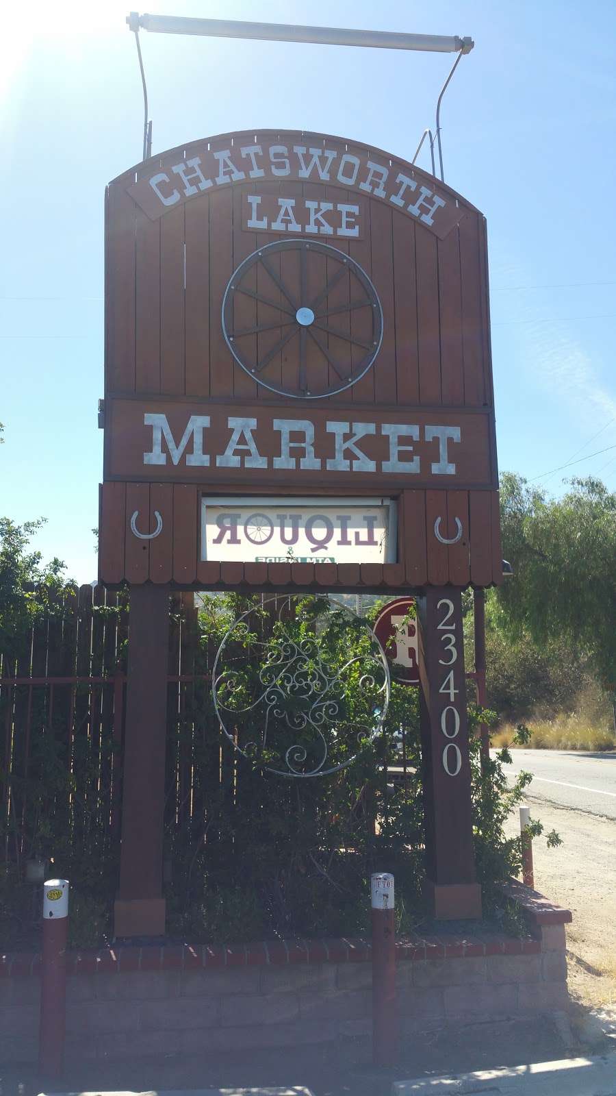 Chatsworth Lake Market | 23400 Lake Manor Dr, Chatsworth, CA 91311, USA | Phone: (818) 888-8555