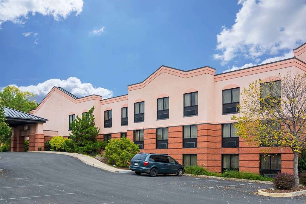 Quality Inn & Suites Kearneysville - Martinsburg | 1937 Short Rd, Kearneysville, WV 25430, USA | Phone: (304) 263-8888