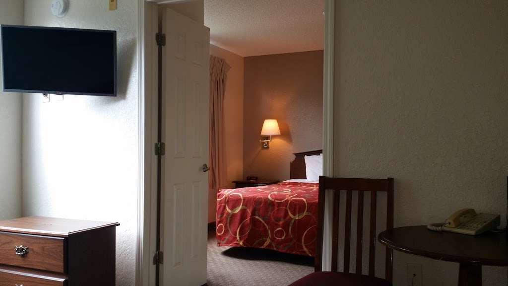 InTown Suites Extended Stay Orlando FL - University Blvd UCF | 11424 University Blvd, Orlando, FL 32817 | Phone: (407) 249-0044