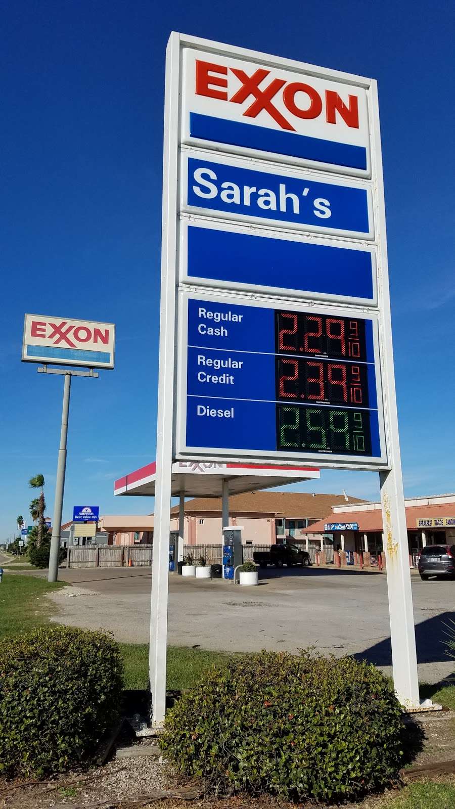SARAHS EXXON | 801 S Main St, Clute, TX 77531, USA | Phone: (979) 265-1745