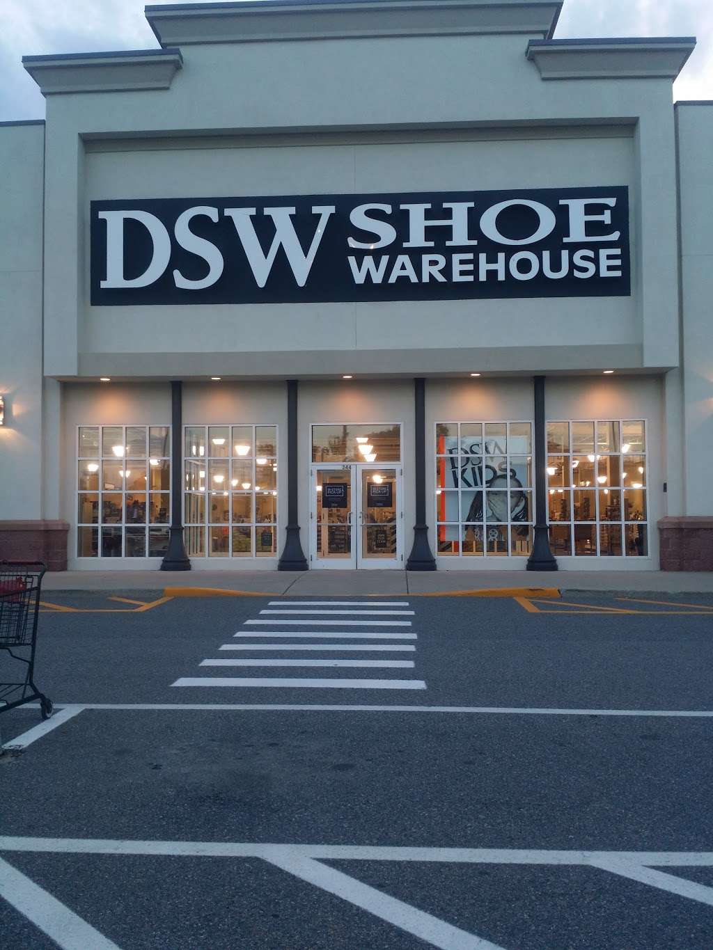 DSW Designer Shoe Warehouse 344 Providence Hwy, Dedham, MA 02026, USA