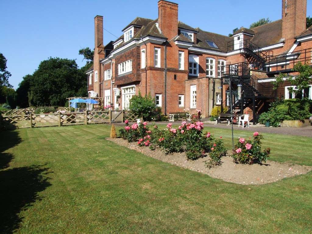 Houndswood House Care Home | Harper Ln, Radlett WD7 7HU, UK | Phone: 01923 708592