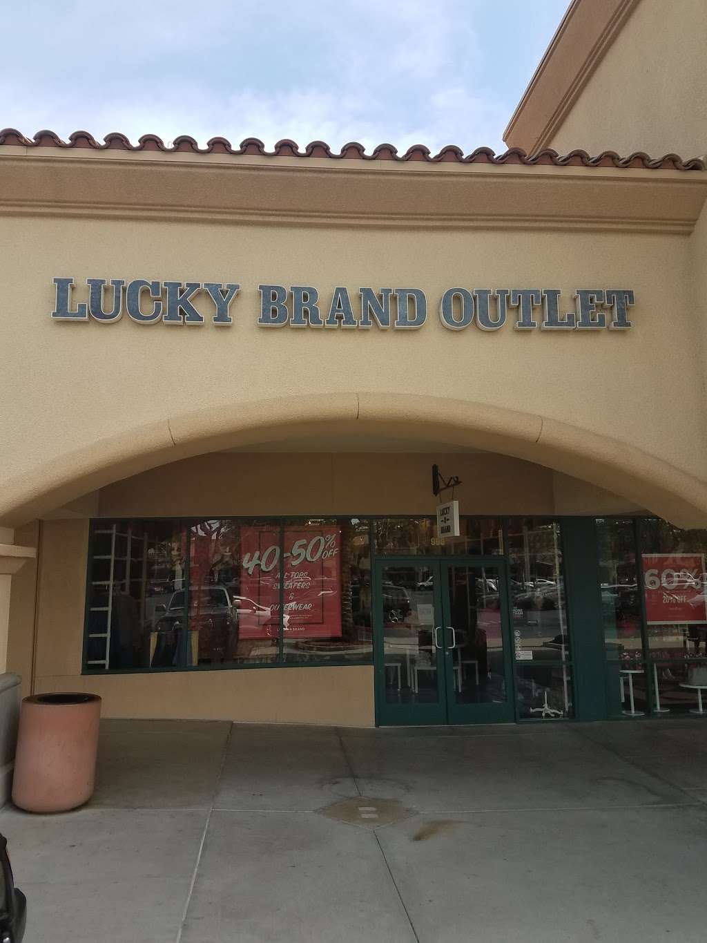 Lucky Brand | 950 Camarillo Center Dr Suite 996, Camarillo, CA 93010, USA | Phone: (805) 384-1381