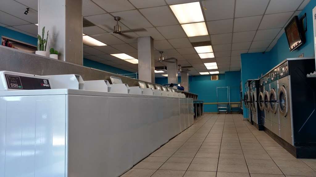 Malibu Canyon Coin Laundry | 5661 Las Virgenes Rd, Calabasas, CA 91302, USA | Phone: (714) 747-1678