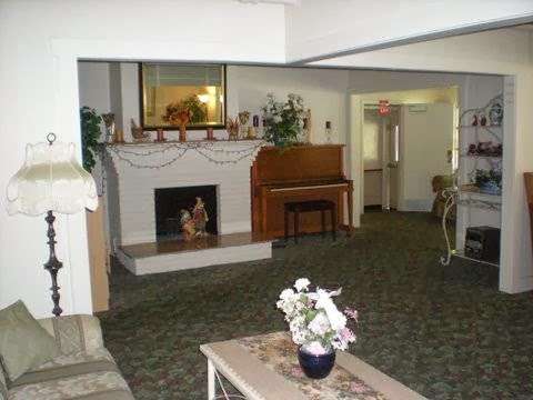 Lake Alfred Assisted Living | 350 W Haines Blvd, Lake Alfred, FL 33850, USA | Phone: (863) 956-8831