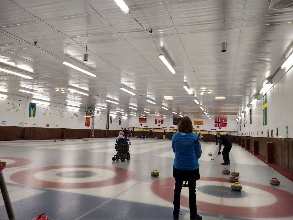 Kettle Moraine Curling Club | 2630 Oakwood Rd, Hartland, WI 53029, USA | Phone: (262) 367-8862