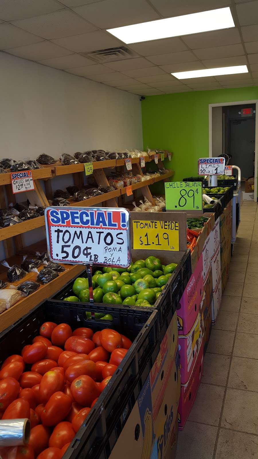 Luizs Produce | 93 E Fullerton Ave, Addison, IL 60101, USA | Phone: (630) 501-1820