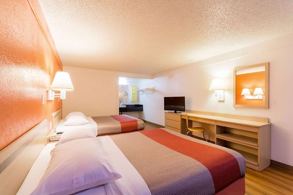 motel 6 philadelphia airport essington 43 industrial hwy essington pa 19029 usa