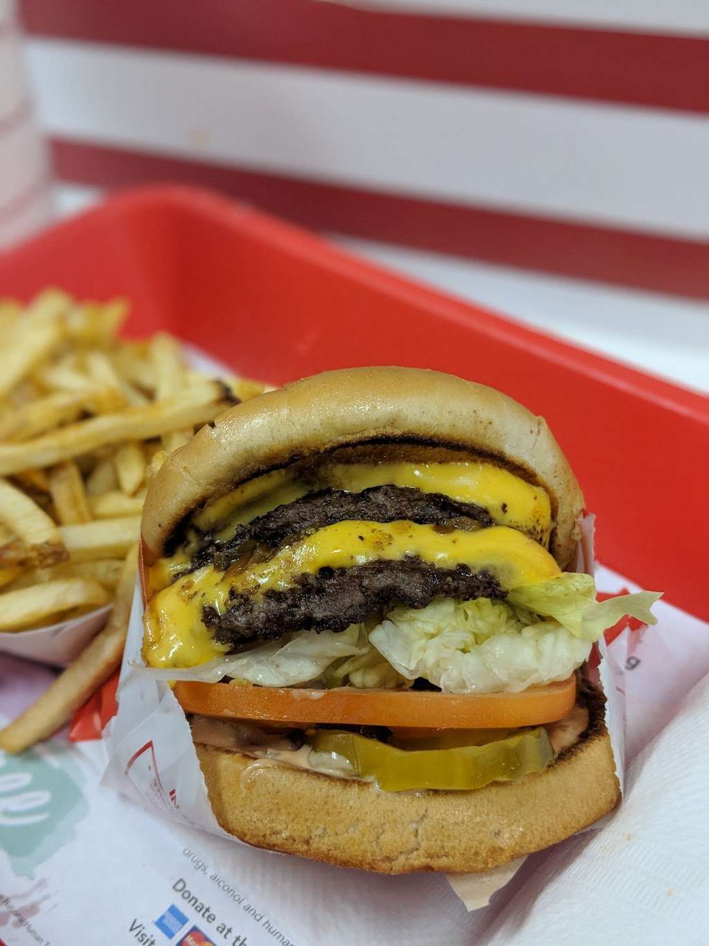 In-N-Out Burger | 108 E Easton St, Rialto, CA 92376, USA | Phone: (800) 786-1000