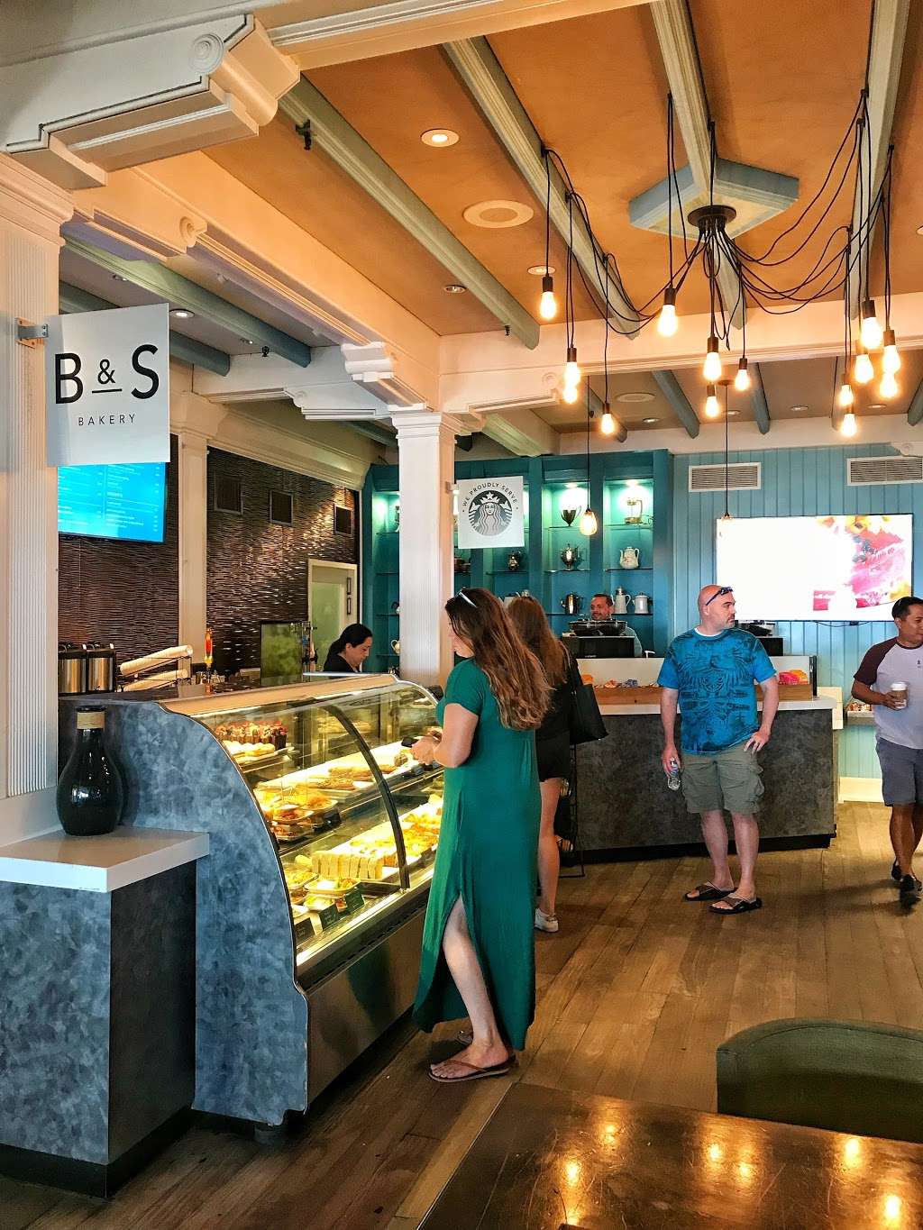 B & S Bakery | 1500 Orange Ave, Coronado, CA 92118, USA | Phone: (619) 435-6611