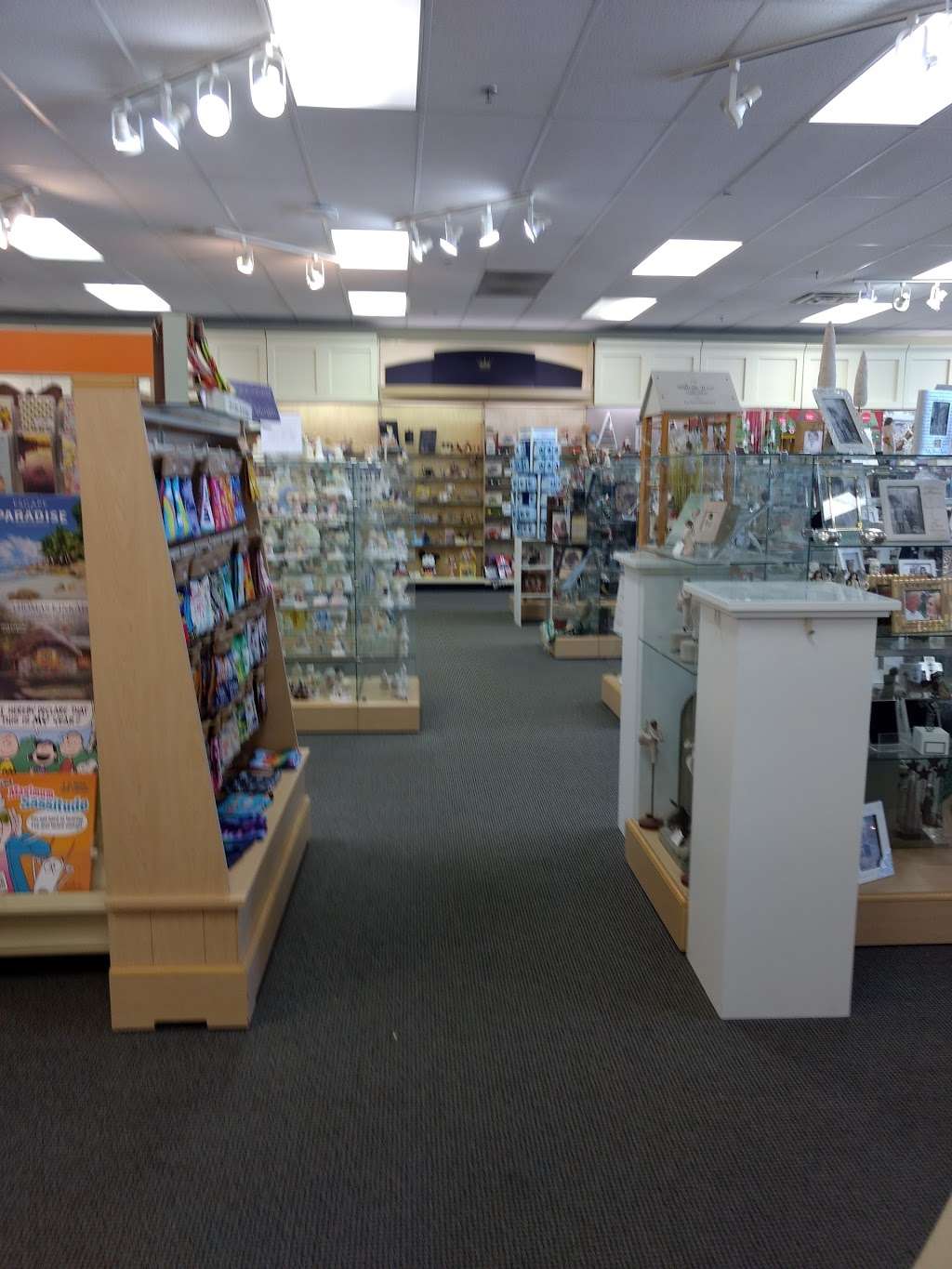 Lindas Hallmark Shop | Muskego Centre, W189s7793 Racine Ave, Muskego, WI 53150, USA | Phone: (262) 679-2019