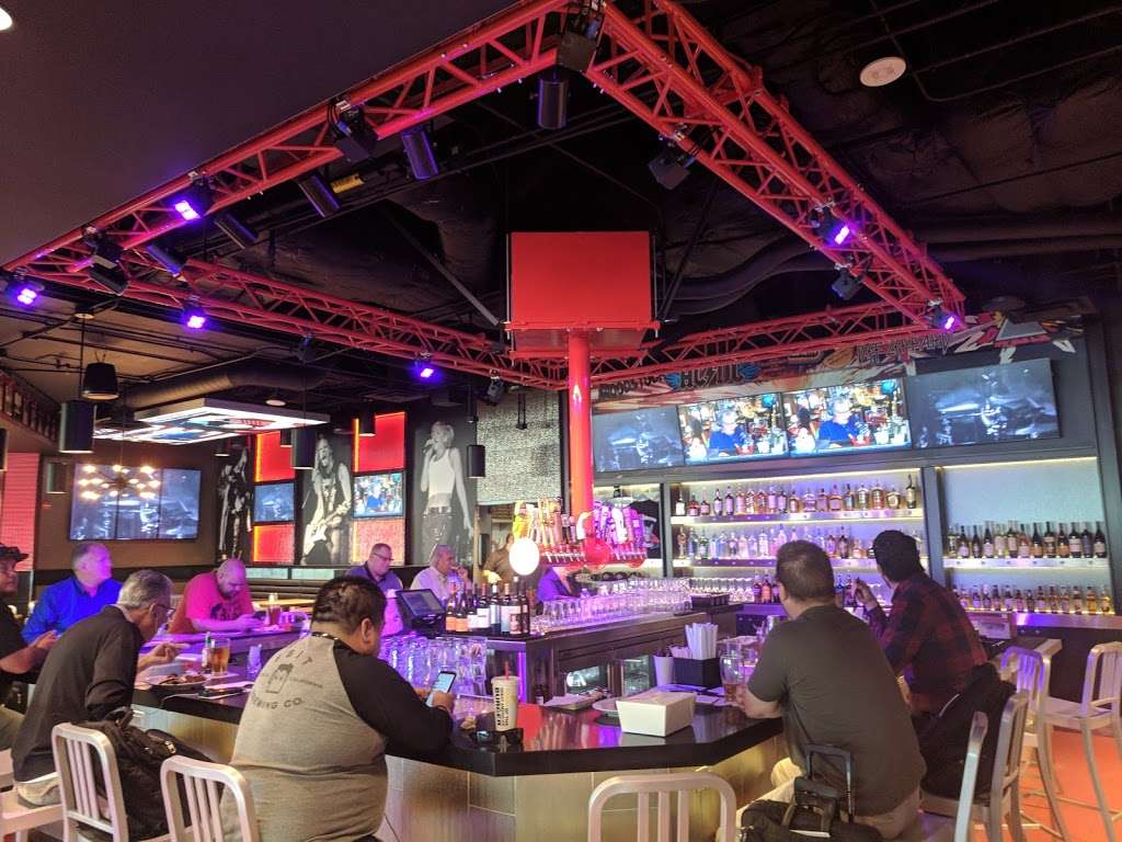 Rock & Brews Restaurant | 2900 E Airport Dr, Ontario, CA 91761, USA | Phone: (909) 323-1810