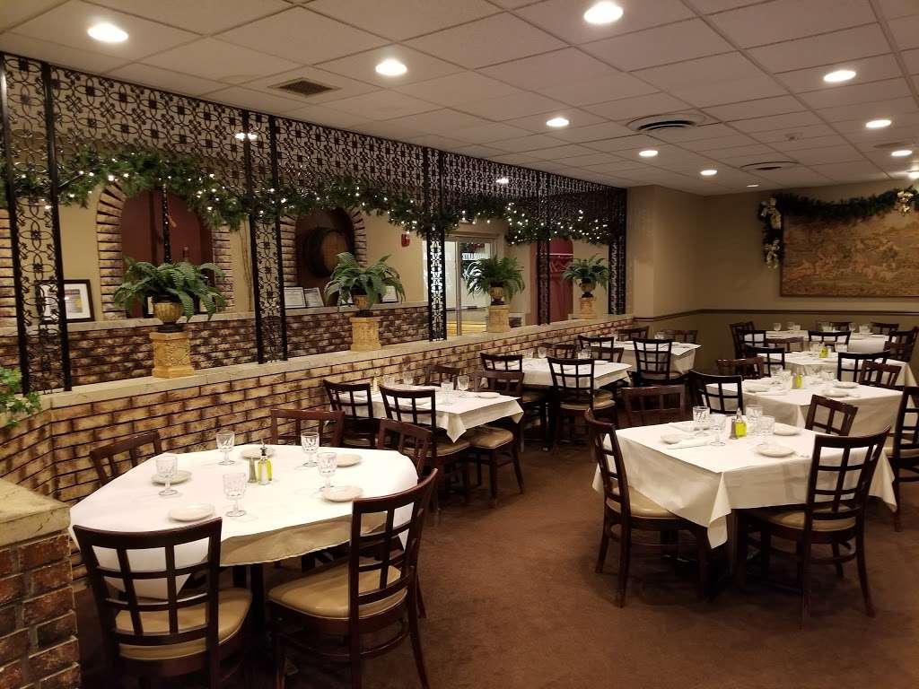 Giuseppes Pizzeria and Catering | 554 E Algonquin Rd, Des Plaines, IL 60016, USA | Phone: (847) 824-4230