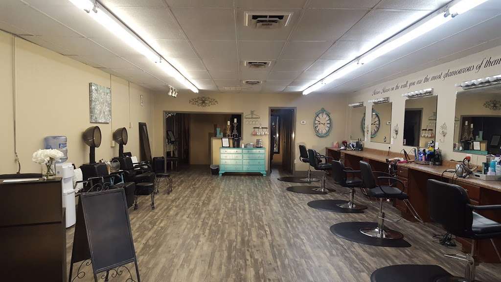 Lavish Hair Salon & Boutique | 2434 Valley Ave, Winchester, VA 22601, USA | Phone: (540) 773-3468