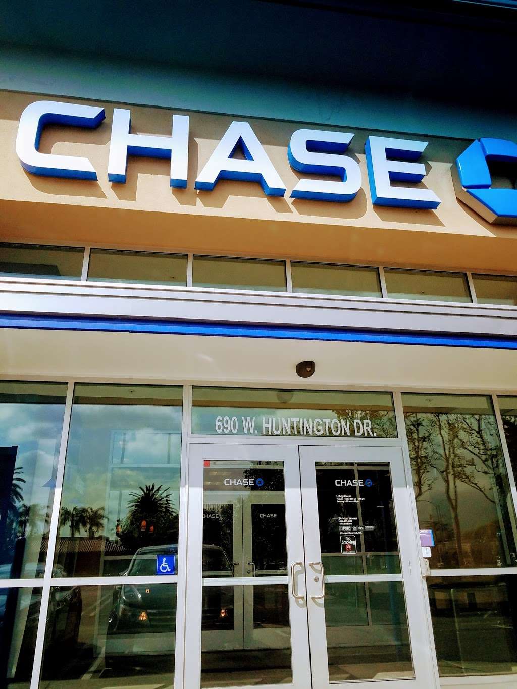 Chase Bank | 690 W Huntington Dr, Monrovia, CA 91016, USA | Phone: (626) 358-6102