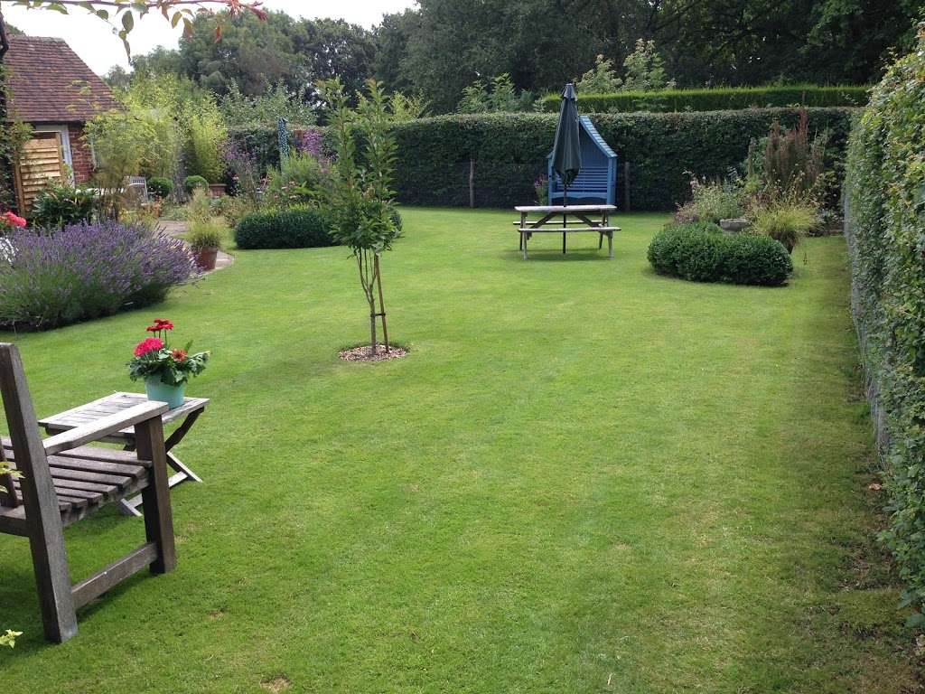 Greensleeves Lawn Care Tunbridge Wells | Roween, Mill Hill, Edenbridge TN8 5DQ, UK | Phone: 01732 490311