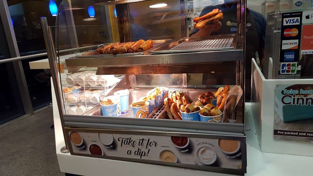 Auntie Annes Pretzels | 3950 N Terminal Rd, Houston, TX 77032 | Phone: (281) 209-1600