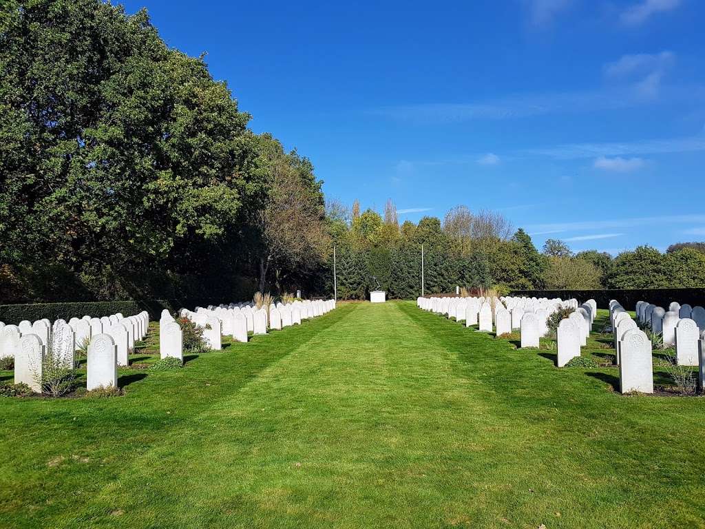 Mill Hill Cemetery | 89 Milespit Hill, London NW7 2RR, UK | Phone: 020 8567 0913